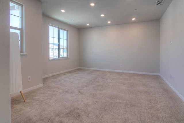 5025 Whirlabout St, Roseville, CA 95747
