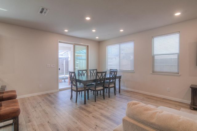 5025 Whirlabout St, Roseville, CA 95747