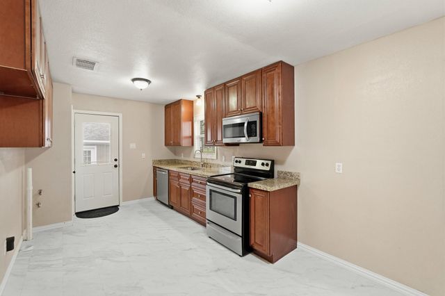 8427 Brinkmeyer Road, Needville, TX 77461