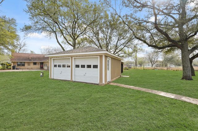 8427 Brinkmeyer Road, Needville, TX 77461