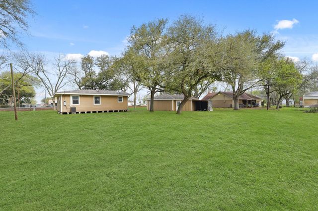 8427 Brinkmeyer Road, Needville, TX 77461