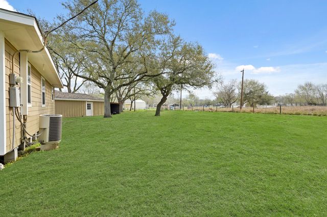 8427 Brinkmeyer Road, Needville, TX 77461