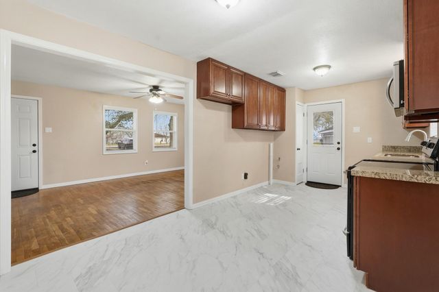 8427 Brinkmeyer Road, Needville, TX 77461