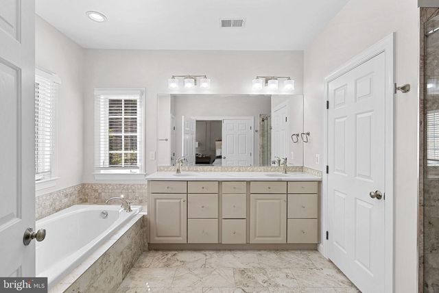 18229 GLEN ABBEY CT, Leesburg, VA 20176
