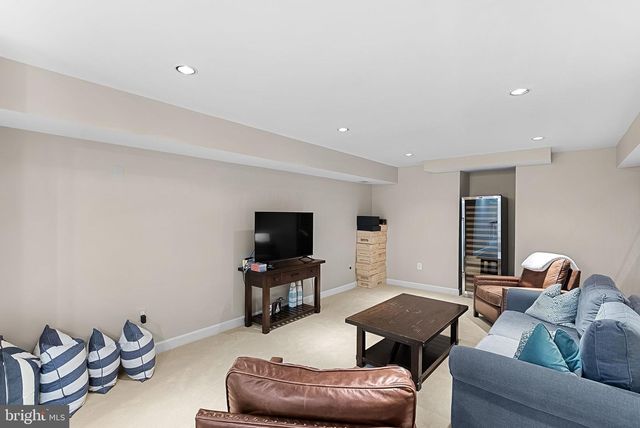 18229 GLEN ABBEY CT, Leesburg, VA 20176