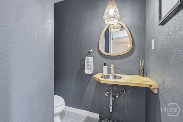 707 White Bluff Avenue, Savannah, GA 31419