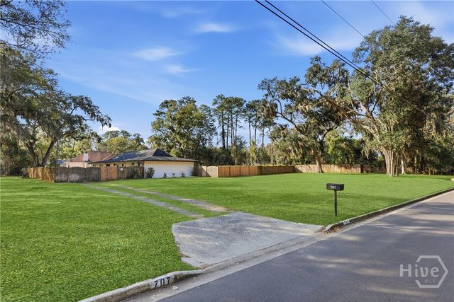 707 White Bluff Avenue, Savannah, GA 31419