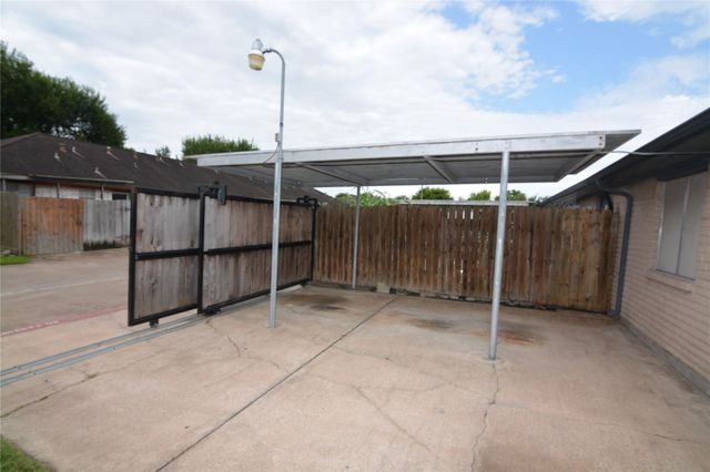 7104 Jetty Lane, Houston, TX 77072