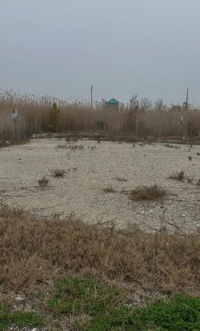 1064 Beach Front Drive, Gilchrist, TX 77617