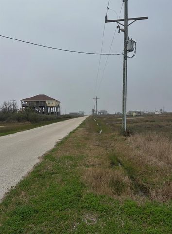 1064 Beach Front Drive, Gilchrist, TX 77617