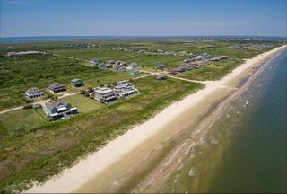 1064 Beach Front Drive, Gilchrist, TX 77617