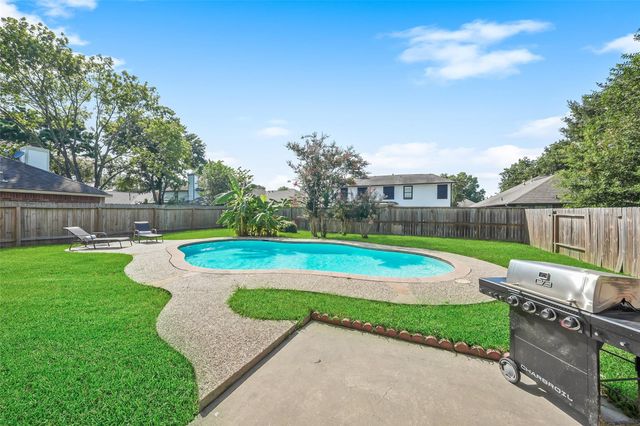 7323 Maple Walk Drive, Humble, TX 77346