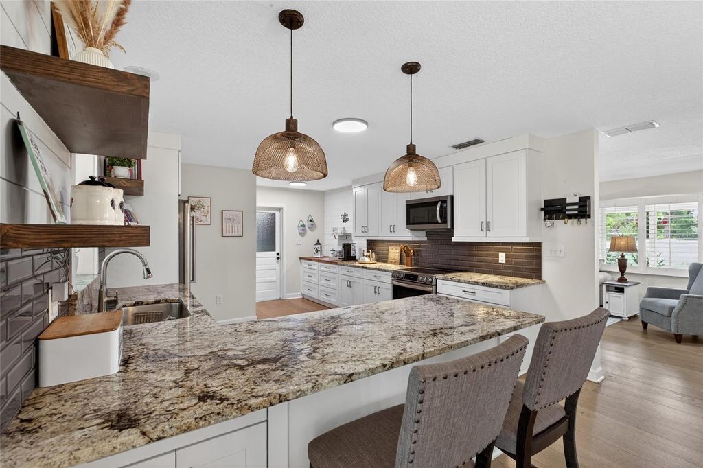 Image 12 of property listing at 2932 CHITTY ROAD, Plant City, FL 33565