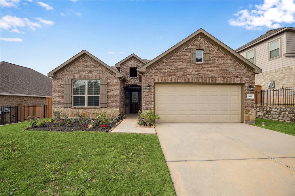 935 Golden Willow Lane, Conroe, TX 77304