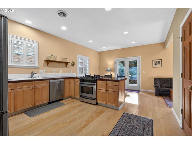 2448 Se YAMHILL St, Portland, OR 97214