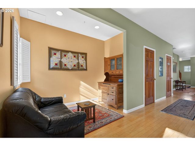 2448 Se YAMHILL St, Portland, OR 97214