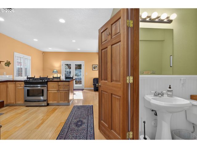 2448 Se YAMHILL St, Portland, OR 97214