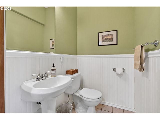 2448 Se YAMHILL St, Portland, OR 97214