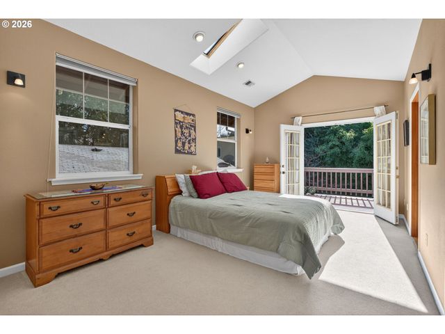 2448 Se YAMHILL St, Portland, OR 97214