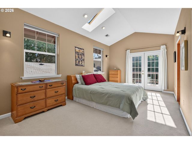 2448 Se YAMHILL St, Portland, OR 97214