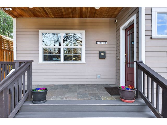 2448 Se YAMHILL St, Portland, OR 97214