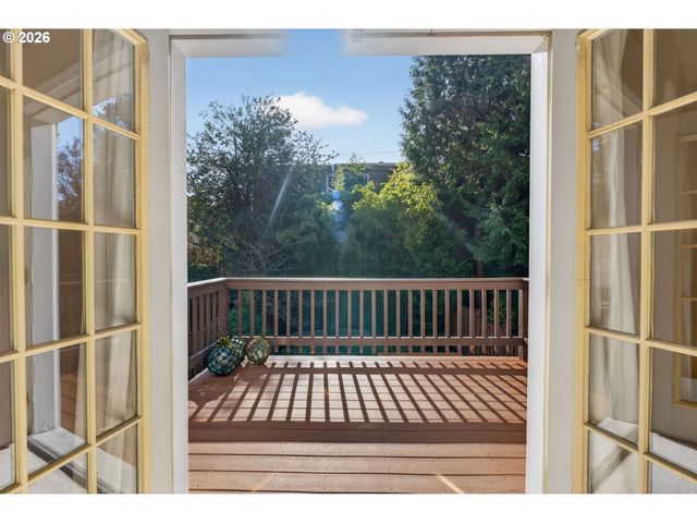 2448 Se YAMHILL St, Portland, OR 97214