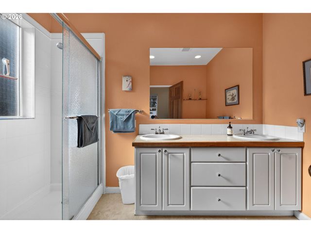 2448 Se YAMHILL St, Portland, OR 97214