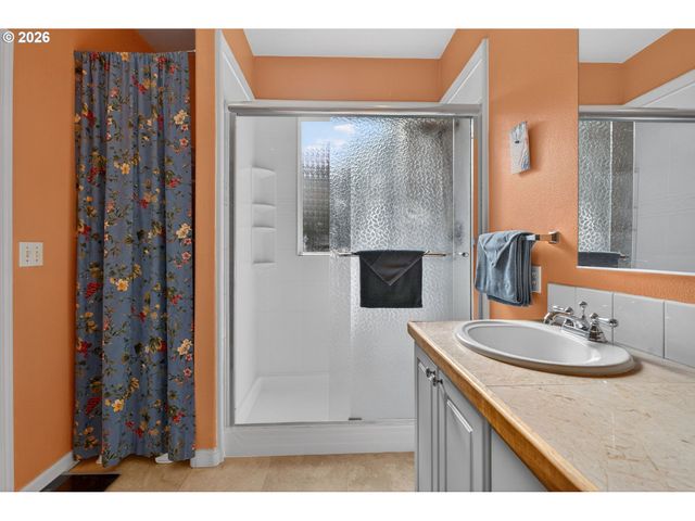 2448 Se YAMHILL St, Portland, OR 97214