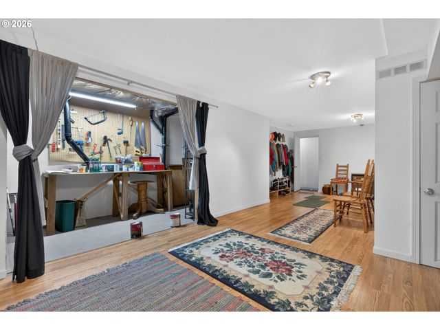 2448 Se YAMHILL St, Portland, OR 97214