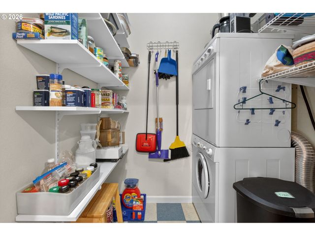 2448 Se YAMHILL St, Portland, OR 97214