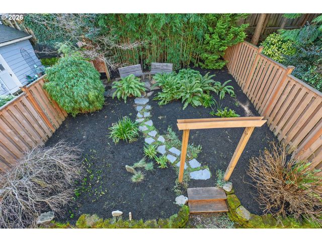 2448 Se YAMHILL St, Portland, OR 97214