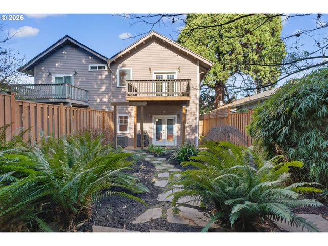 2448 Se YAMHILL St, Portland, OR 97214