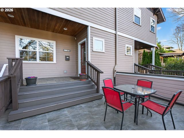 2448 Se YAMHILL St, Portland, OR 97214