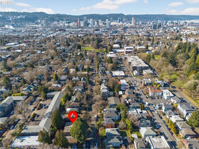 2448 Se YAMHILL St, Portland, OR 97214