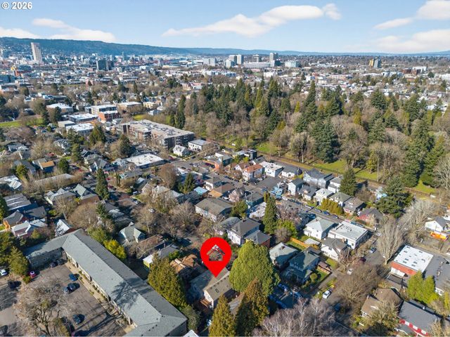 2448 Se YAMHILL St, Portland, OR 97214