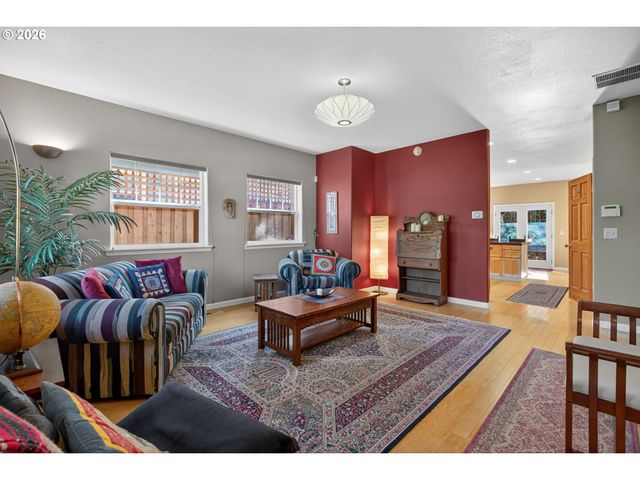 2448 Se YAMHILL St, Portland, OR 97214