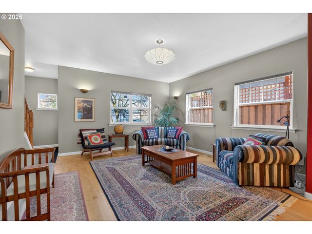 2448 Se YAMHILL St, Portland, OR 97214