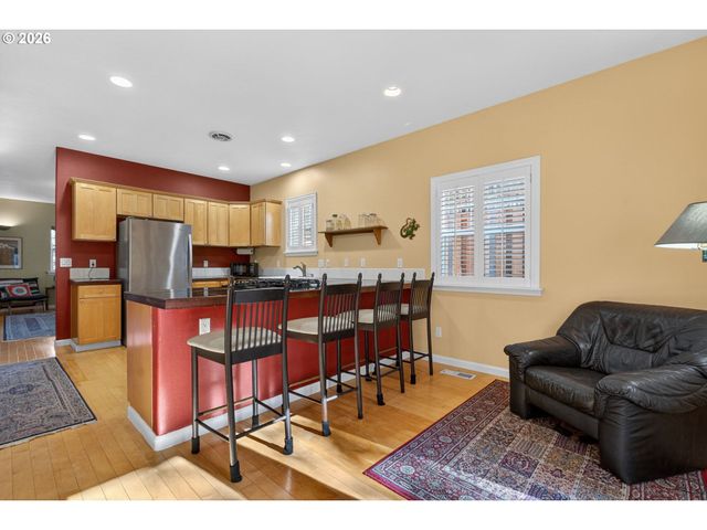 2448 Se YAMHILL St, Portland, OR 97214