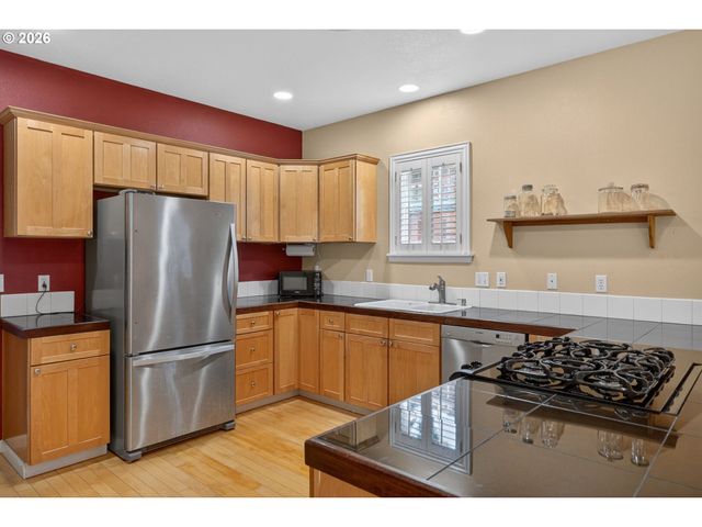 2448 Se YAMHILL St, Portland, OR 97214