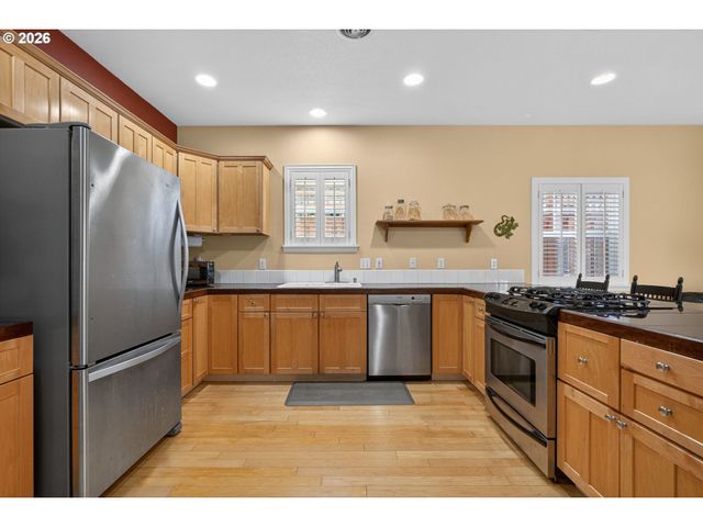 2448 Se YAMHILL St, Portland, OR 97214