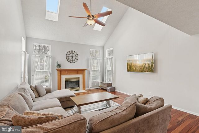 207 CHURCHILL DOWNS CT, Mount Laurel, NJ 08054