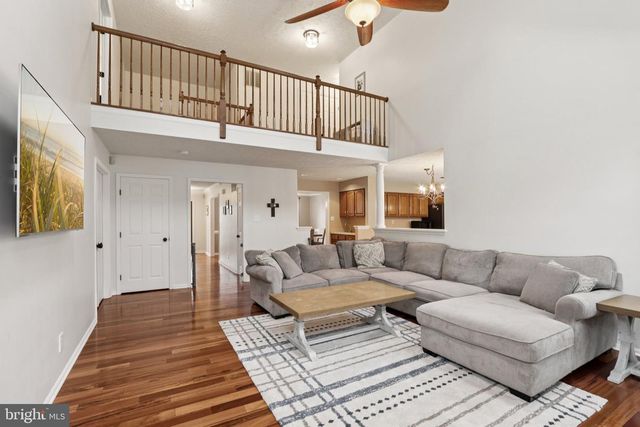 207 CHURCHILL DOWNS CT, Mount Laurel, NJ 08054