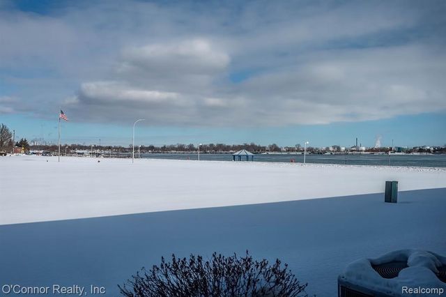 1660 River Road 53, Marysville, MI 48040