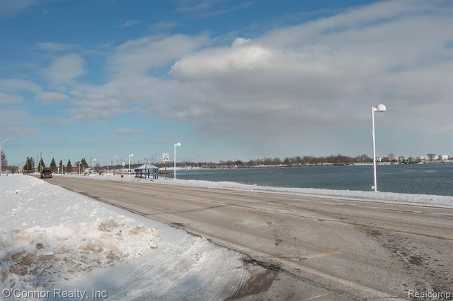 1660 River Road 53, Marysville, MI 48040