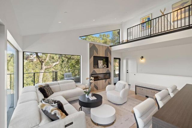 313 Lakeview Way, Redwood City, CA 94062