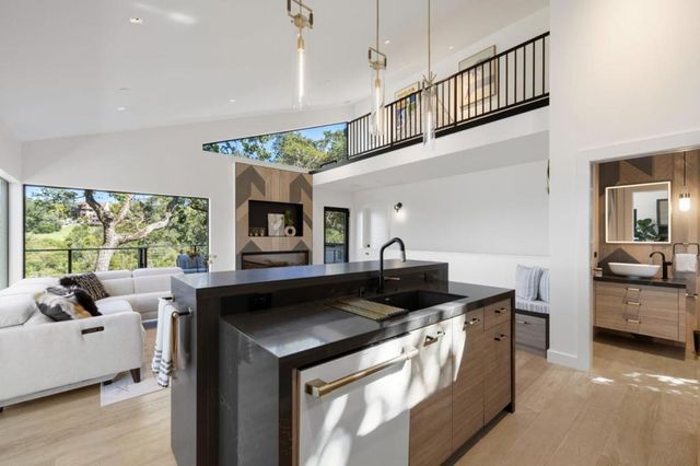 313 Lakeview Way, Redwood City, CA 94062