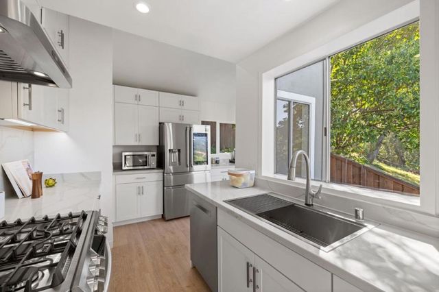 313 Lakeview Way, Redwood City, CA 94062