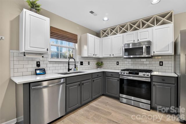 8704 Laurel Run Drive, Charlotte, NC 28269