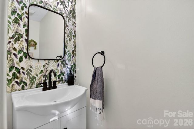 8704 Laurel Run Drive, Charlotte, NC 28269