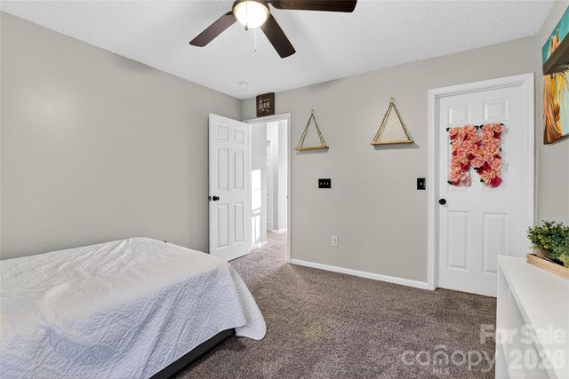 8704 Laurel Run Drive, Charlotte, NC 28269